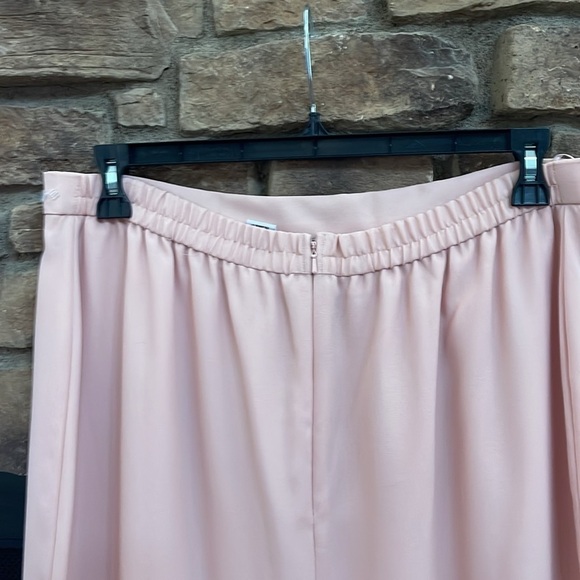 J. R. Nites Woman pink tuxedo-like embellished jacket and skirt. Size 16W - Picture 12 of 16